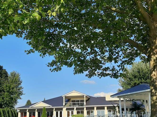 Bogey's Inn & Suites Image