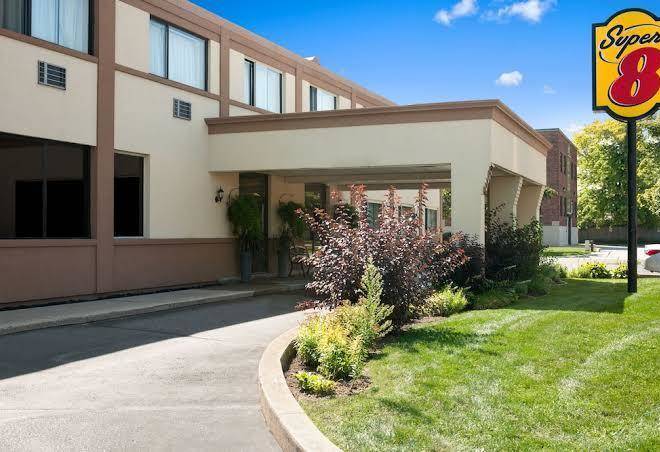 Super 8 by wyndham sarnia on