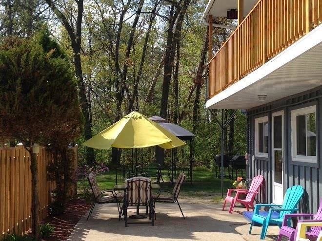 Whispering pines motel