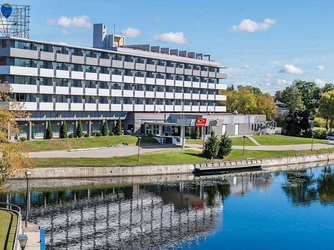 Econo lodge smiths falls