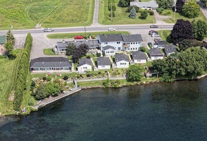 Dewars inn on the river