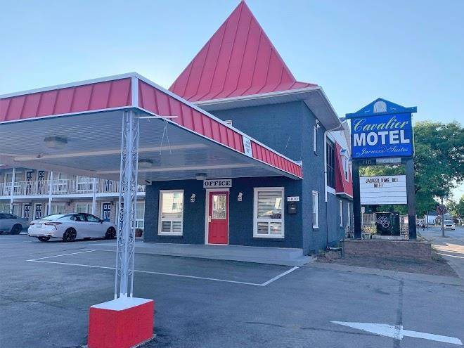 Choice inn by the falls