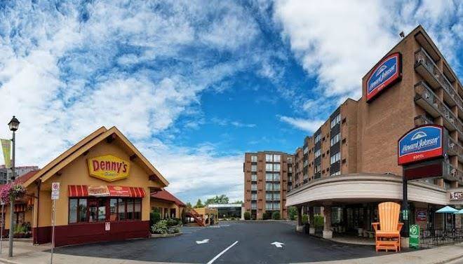 Howard johnson plaza by wyndham by the falls niagara falls