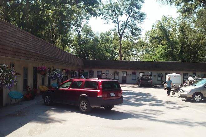 Presqu'ile beach motel