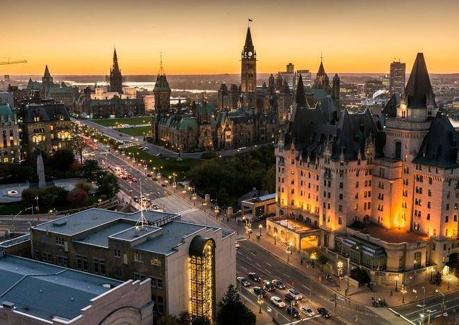 Holiday Inn & Suites Ottawa Kanata Image