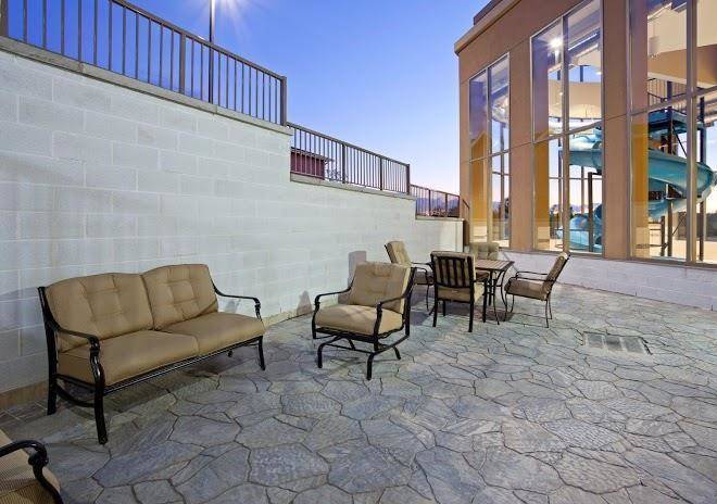 Holiday inn express & suites woodstock south