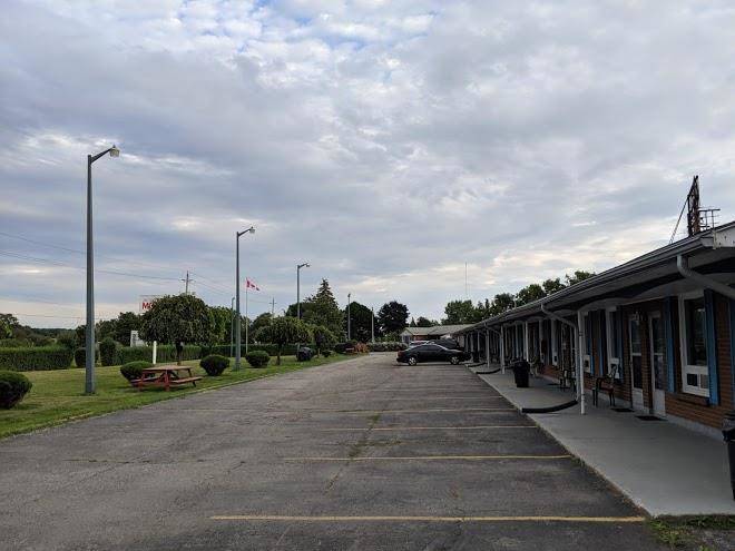 Jet set motel