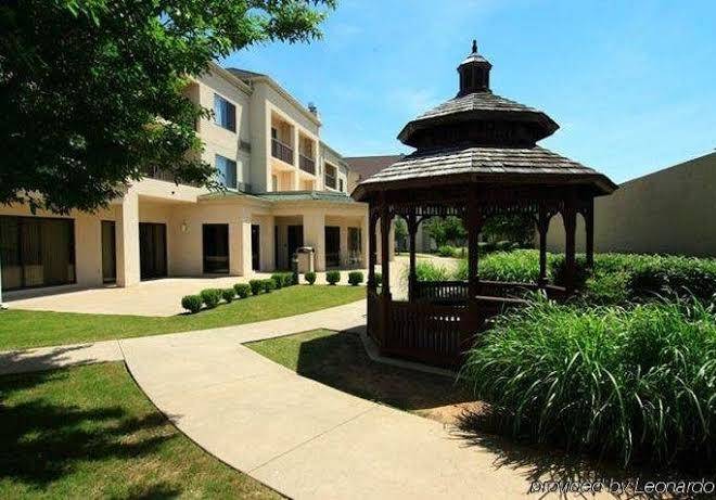 Courtyard by marriott mississauga airport corporate centre west