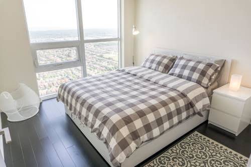 Top floor luxury condo near square one mall