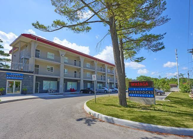 Wasaga riverdocks hotel suites