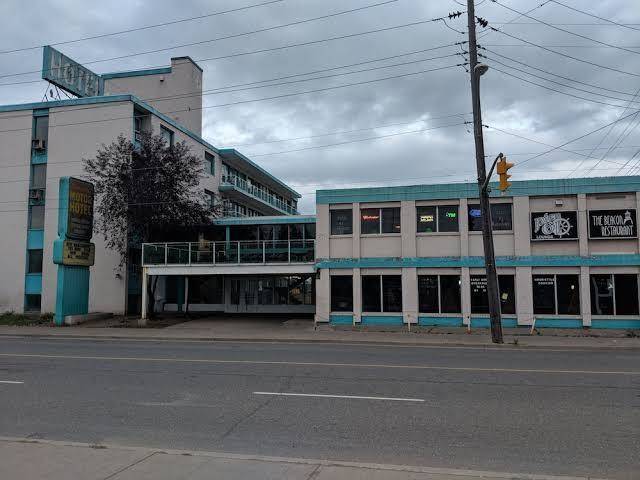 Shoreline motor hotel