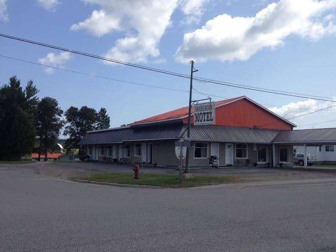 Moosehorn motel