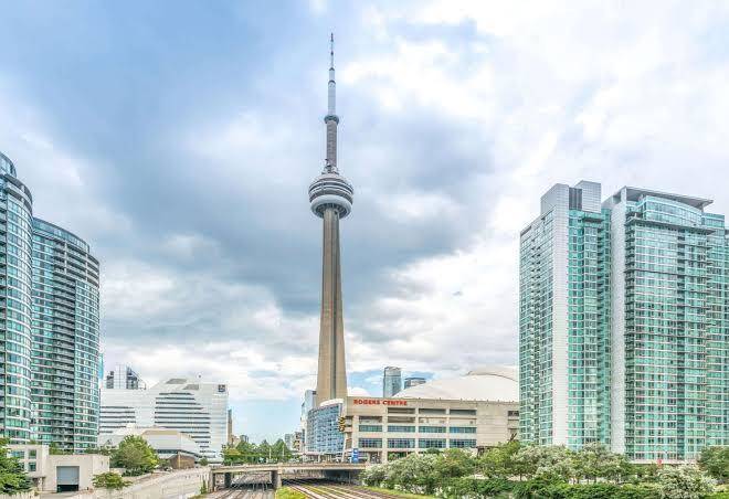 Howard Johnson By Wyndham Toronto Downtown West Image