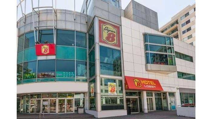 Super 8 By Wyndham Downtown Toronto Image