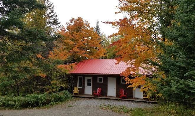 Auberge aux toits rouges