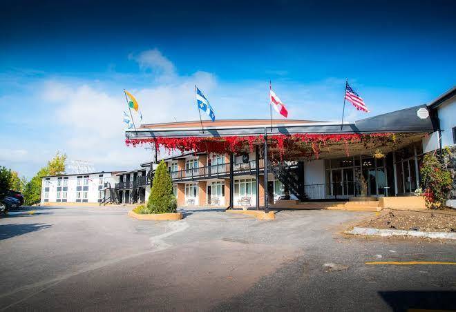 Hotel Caravelle Image