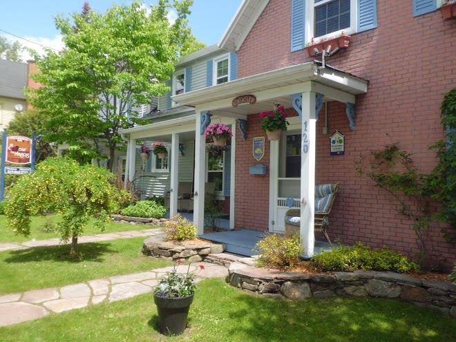 Au Coeur De Magog B&b Image