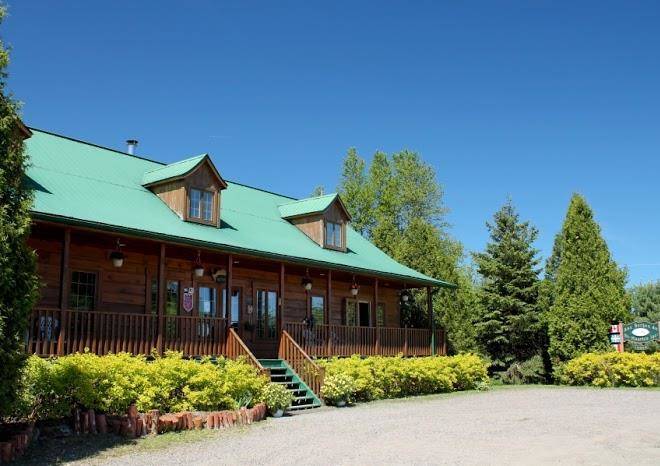 Aux Berges Du St Maurice Image