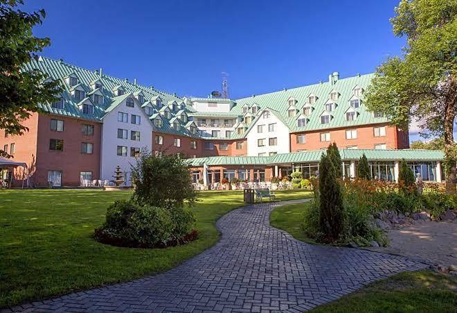 Chateau vaudreuil hotel & suites