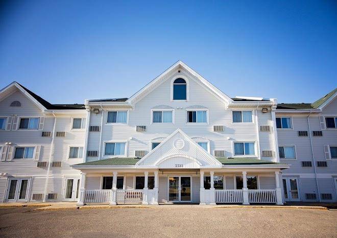Travelodge Suites by Wyndham Regina Eastgate Bay