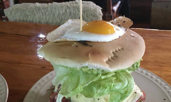 Sandwicheria y hotel mitos