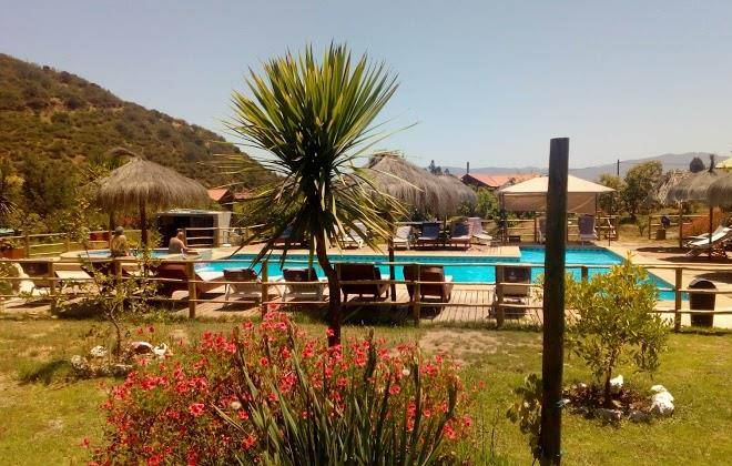 Cabanas rusticas entre cerros