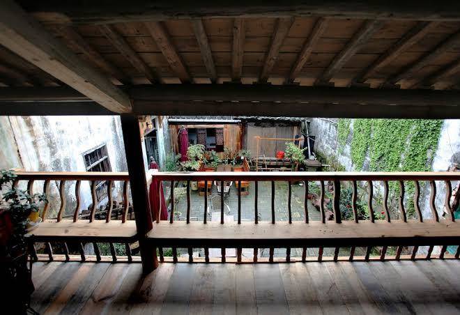 Huangshan old street courtyard