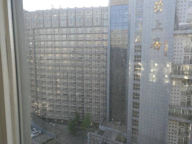 Beijing baifenbai jiudian gongyu zhichunlu