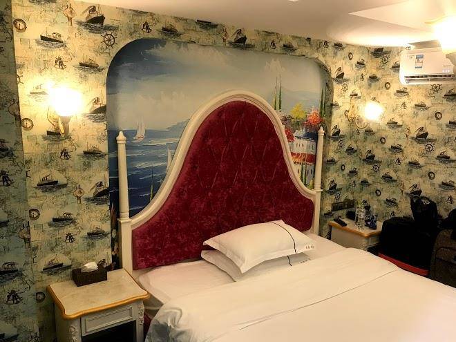 Yihao themed hotel