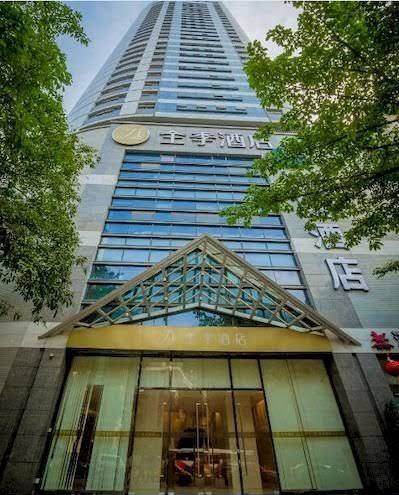 Hanting seasons hotel