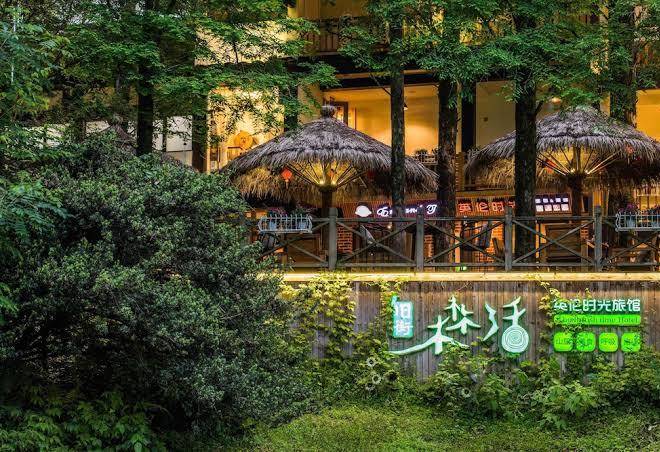 Wuyishan old street sen live british inn