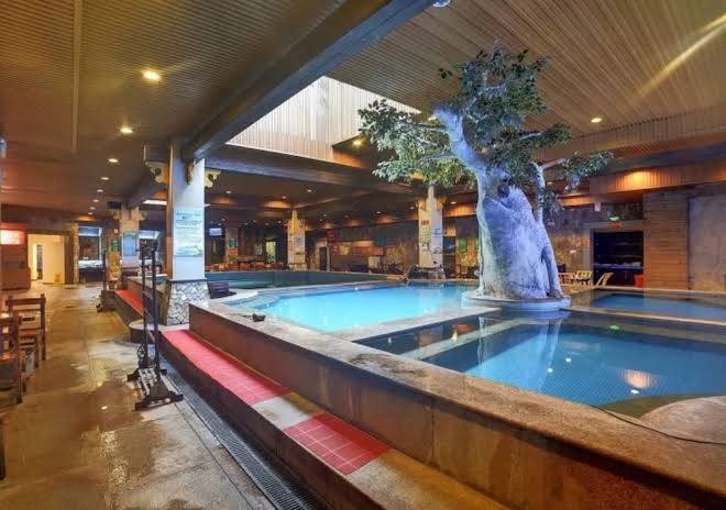Yuelai hot spring hotel