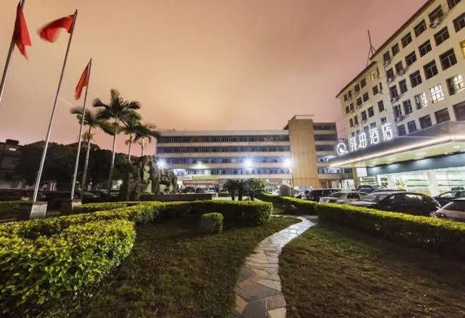 Yitian hotel shishi pedestrian street