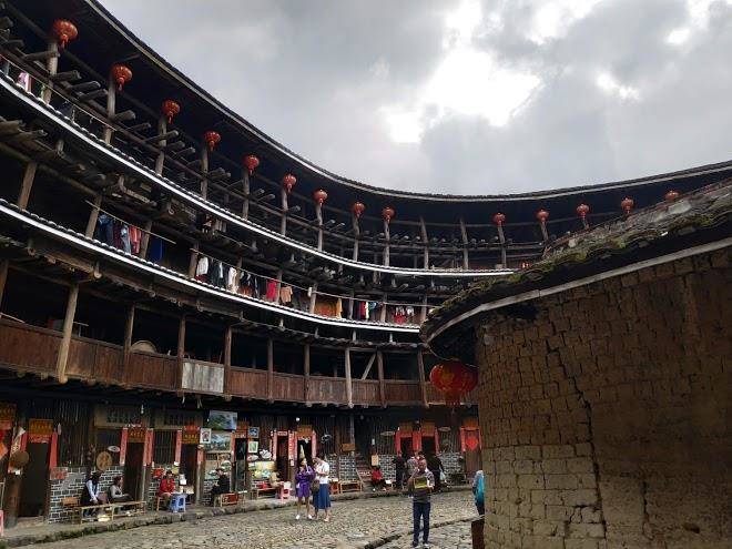 Tulou xingqi ba inn