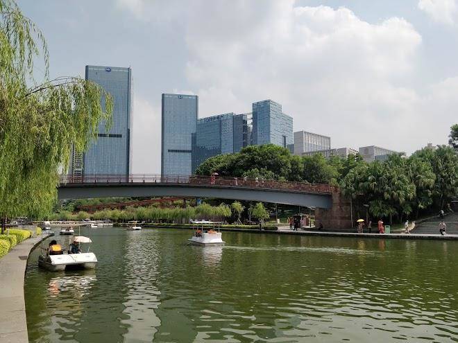 The thousand lantern lake hotel