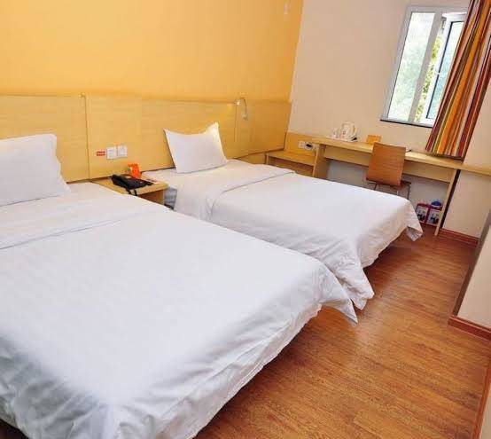 Life Yajo Hotel Tuan Yi Da Square Image