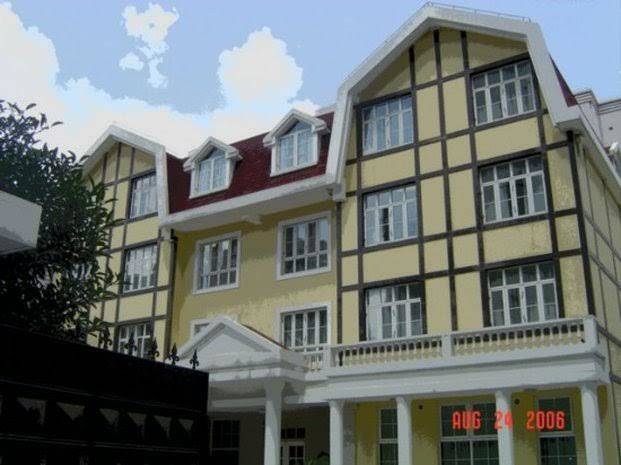 Golden lily hotel