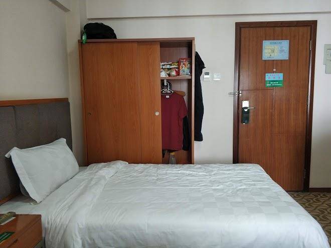 Maple leaf hotel