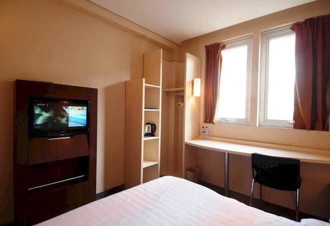 Super 8 anyang hong qi road