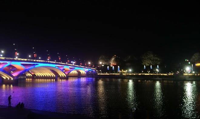 Simple capsule hotel guilin li river