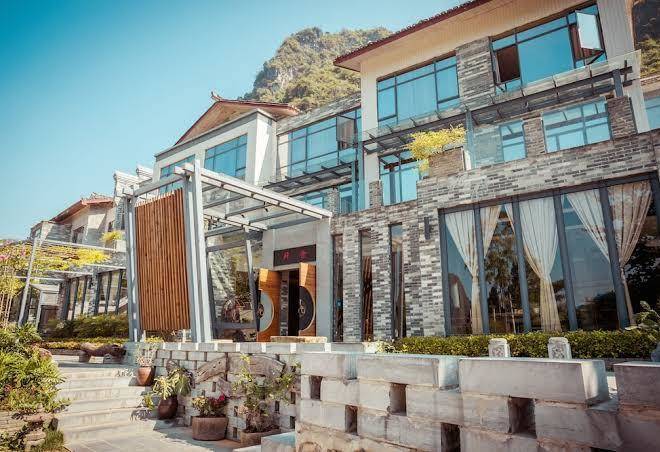 Yangshuo moon nest travelling with resort