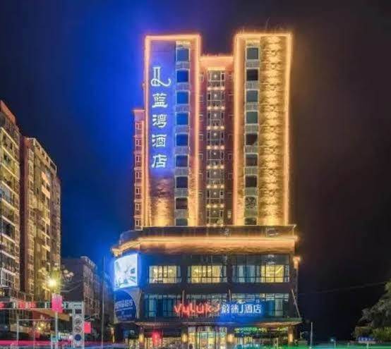 Vyluk j hotel lanwan caohai weining