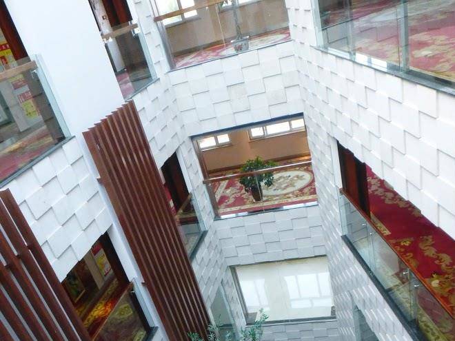 Qunguan environmental hotel