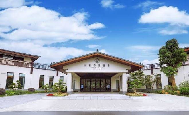 Slender west lake hot spring resort