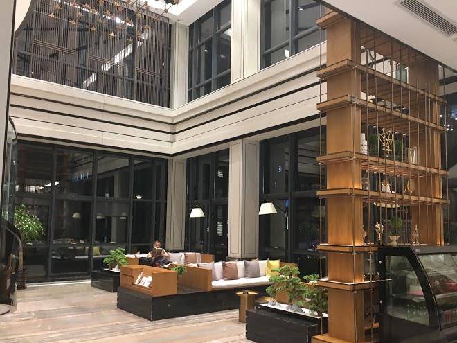 Lunuo r hotel
