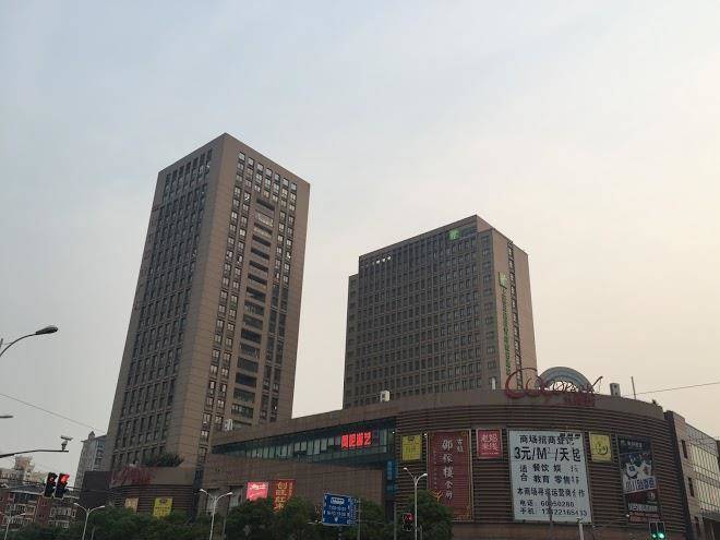 Holiday inn express shanghai wujiaochang parking lot