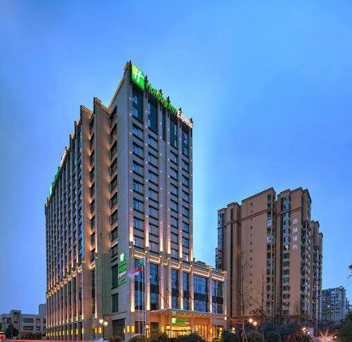 Holiday inn express chengdu huanhuaxi