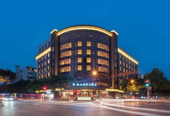 Minshan lhasa grand hotel