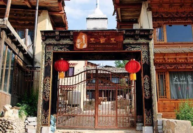 3 Are 3 Resortel Shangri La Image