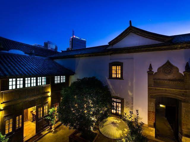 Silver chest boutique hotel